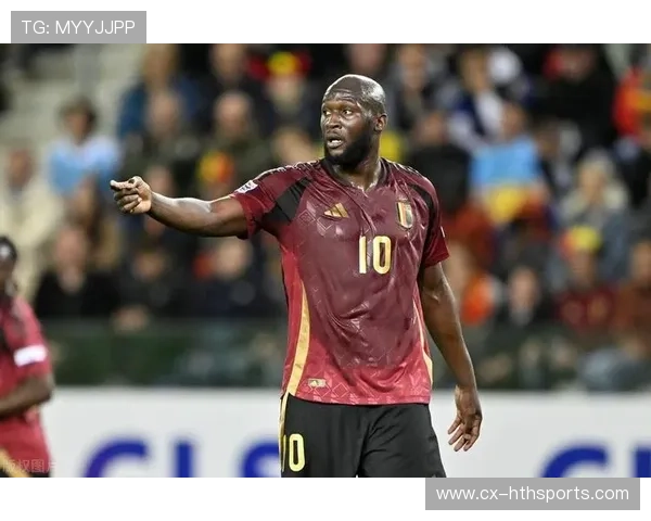 卢卡库硬扛中路后送出爆射，比利时再度掌控节奏